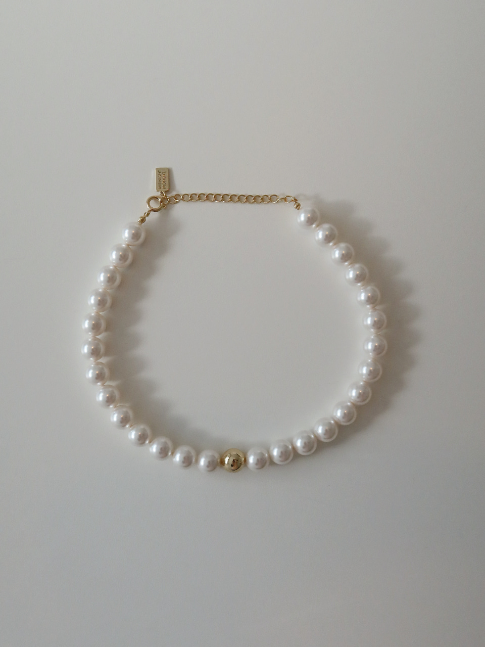 logo ball bold pearl necklace