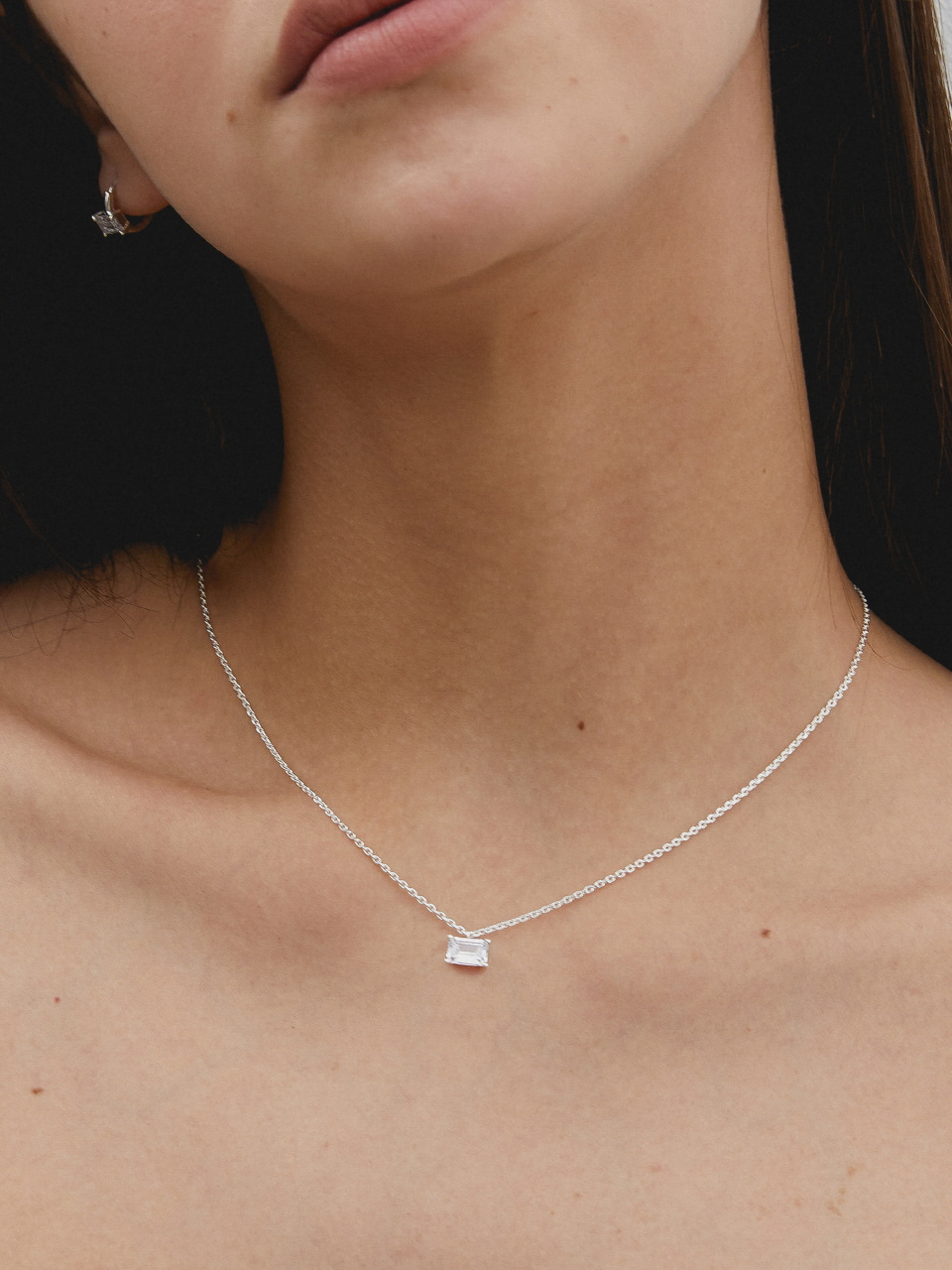 [delivery 3.30] square necklace - white