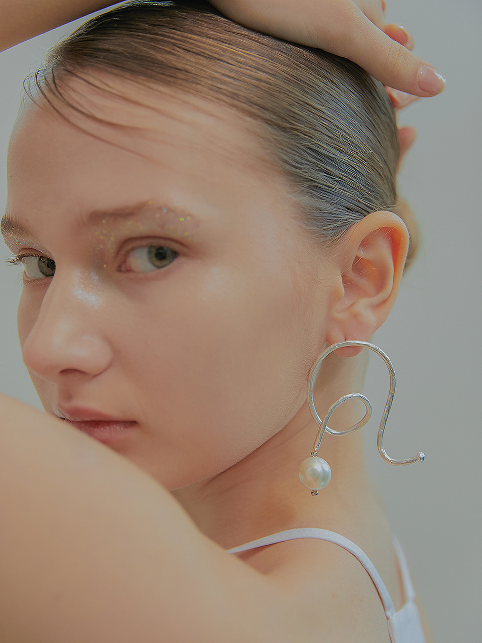 effect line pearl earring