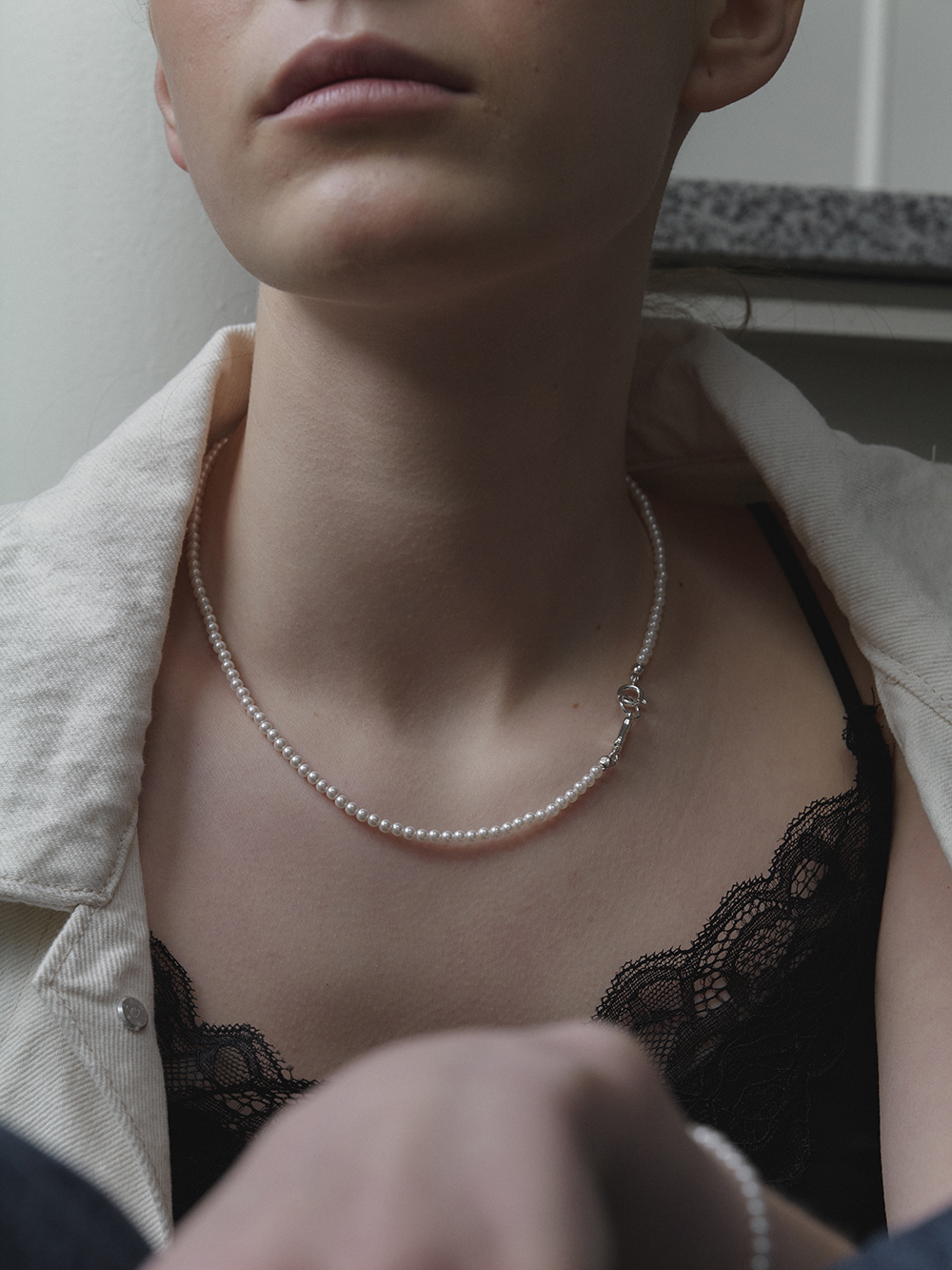 standard thin pearl necklace