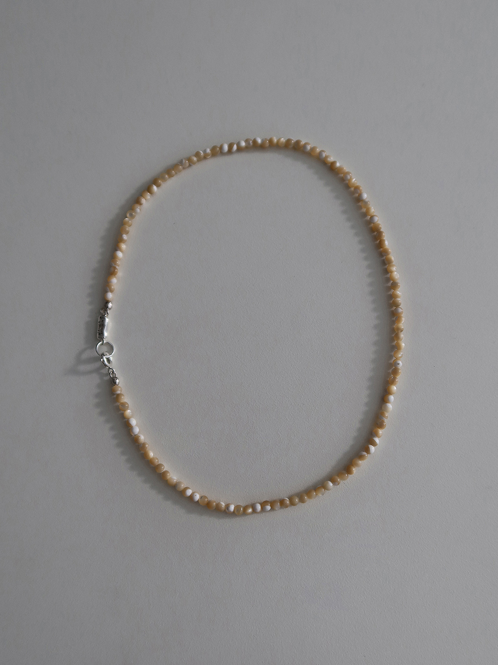 nacre thin necklace