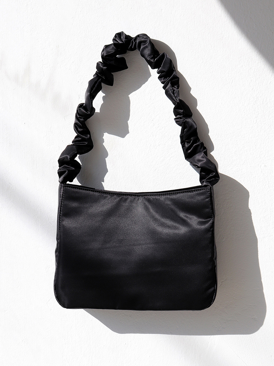 shirring shoulder bag - black