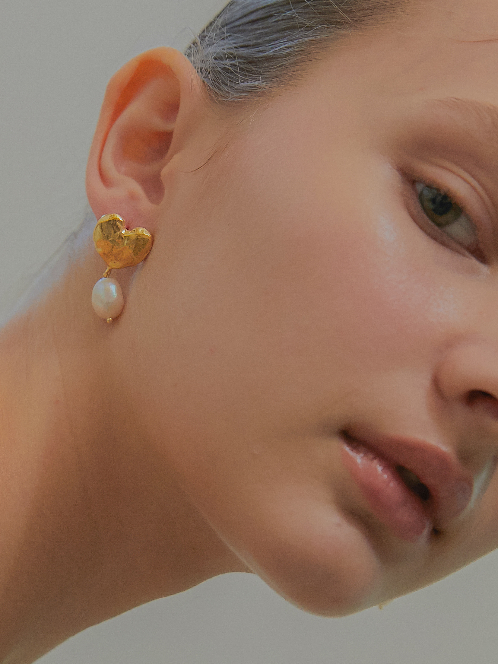 volume love pearl earring
