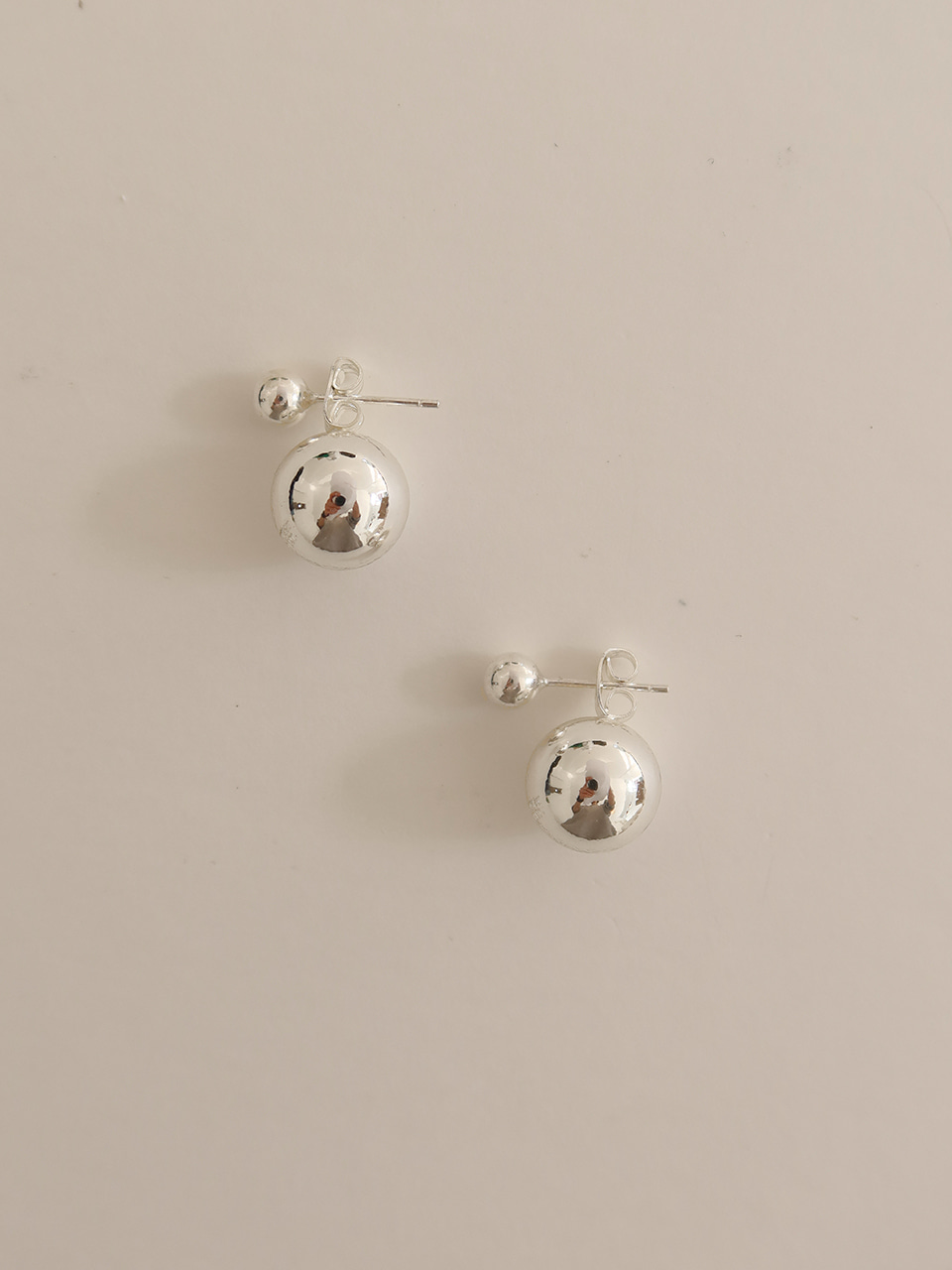 two ball earring - silver