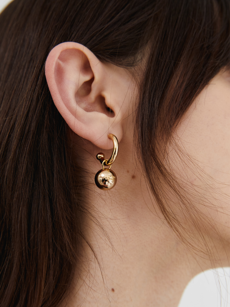 solid  hoop earring - gold