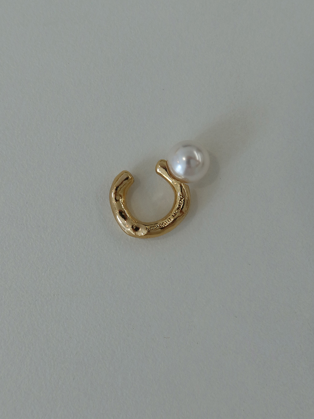 bumpy pearl earcuff - gold