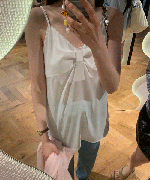 [単独] Moul sleeveless blouse (2color) ★4/26 金曜日の午後6時まで5%割引適用:)