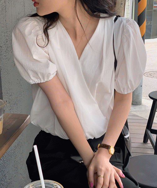 Boan blouse (2color) ★4/26 金曜日の午後6時まで5%割引適用:)