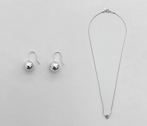 [SET] sara&#039;s necklace + drip note earrings set (35% off)