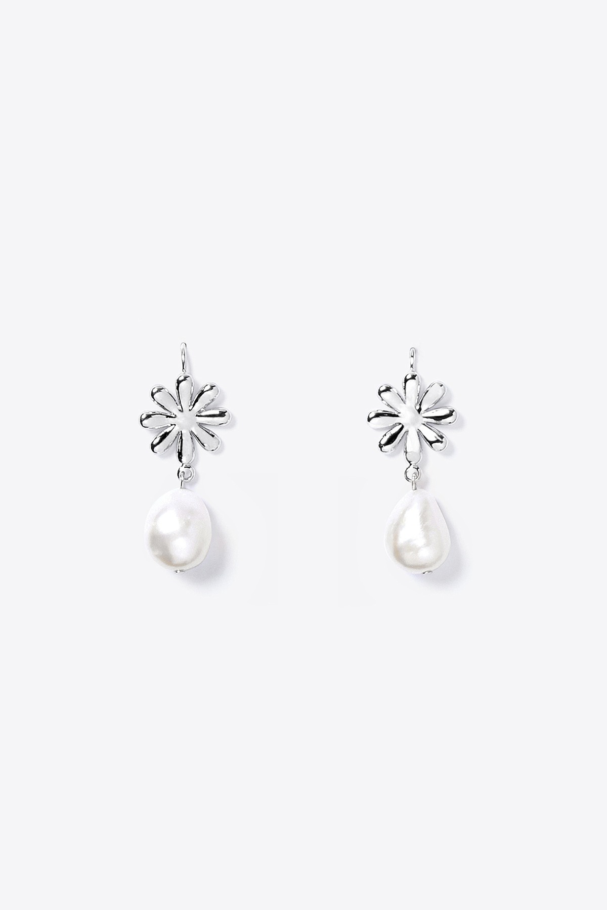 Daisy and Pearl Earrings