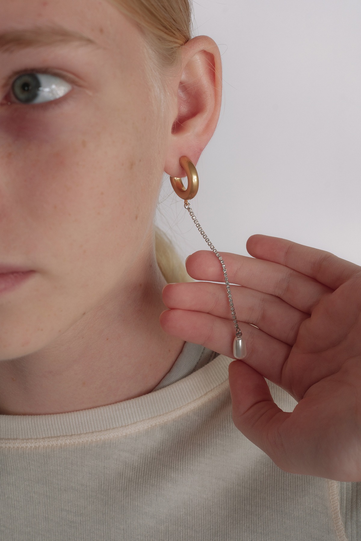 韓国人気【MONDAY EDITION】Pearl Pull Bow Earrings☆追跡付 韓国人気【MONDAY EDITION】Pearl Pull Bow Earrings☆追跡付