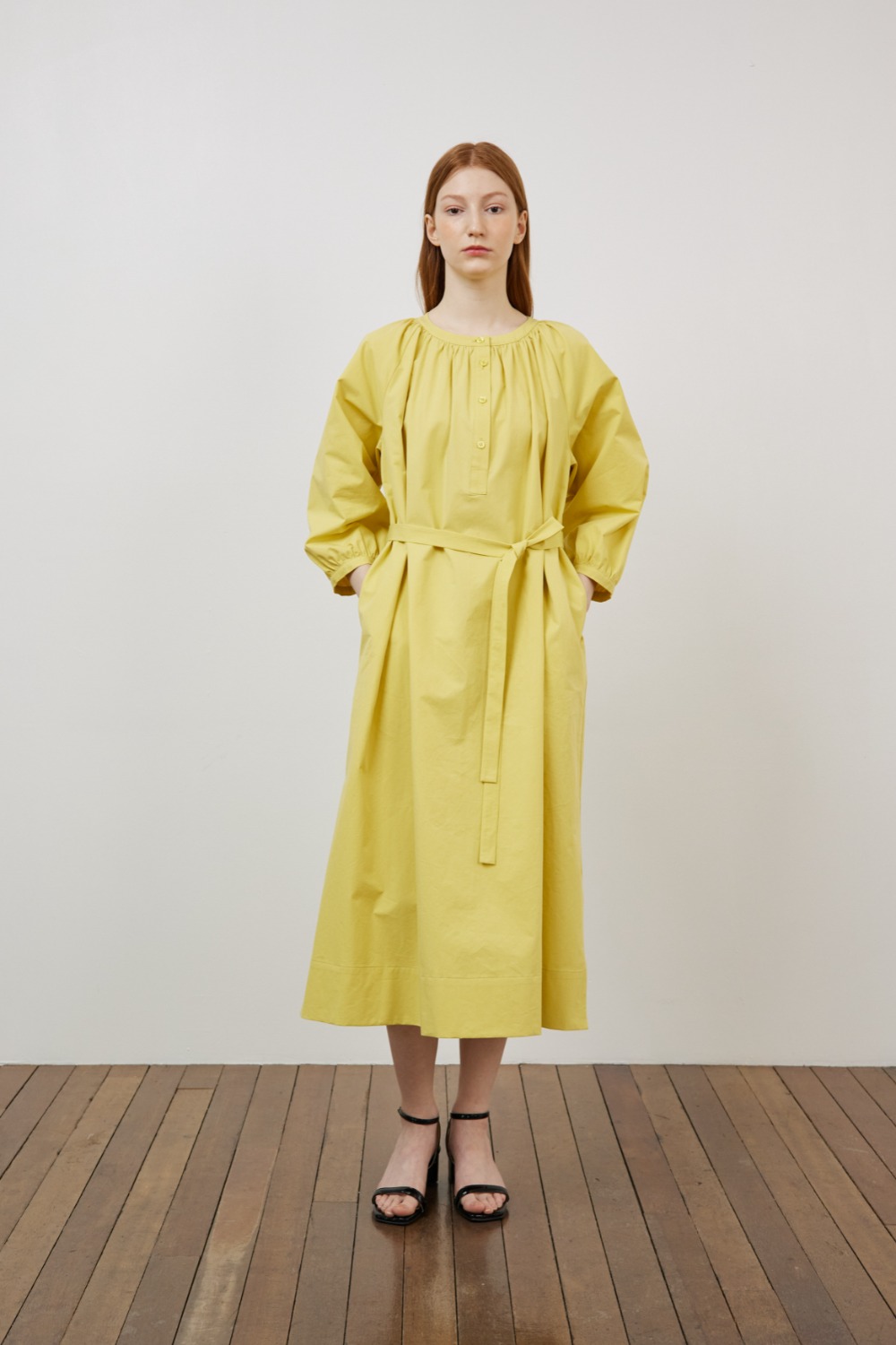 Relaxed cotton dress in yellow