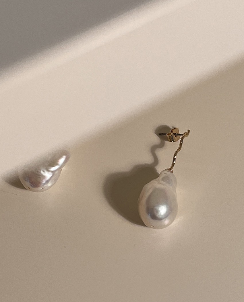Pearl wave earrings