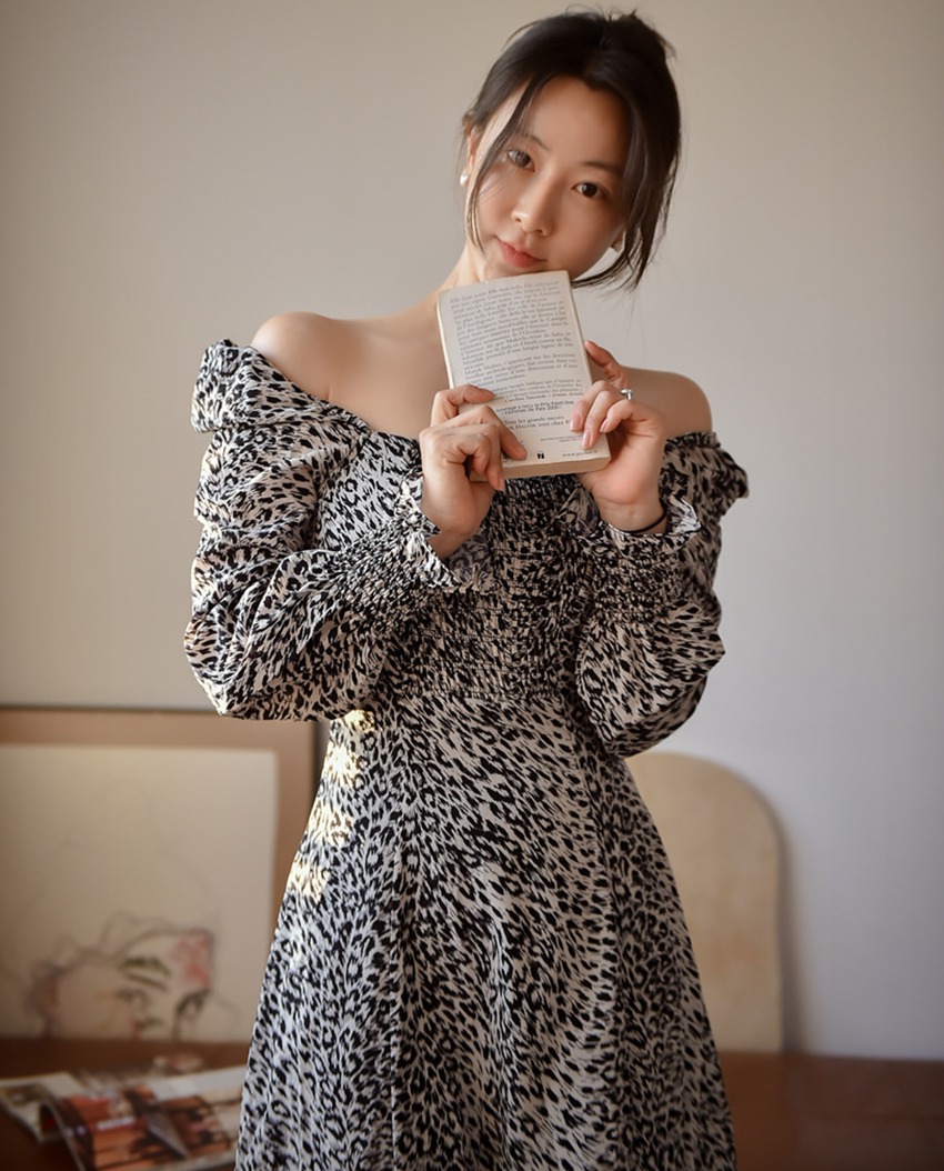 Satin leopard dress*