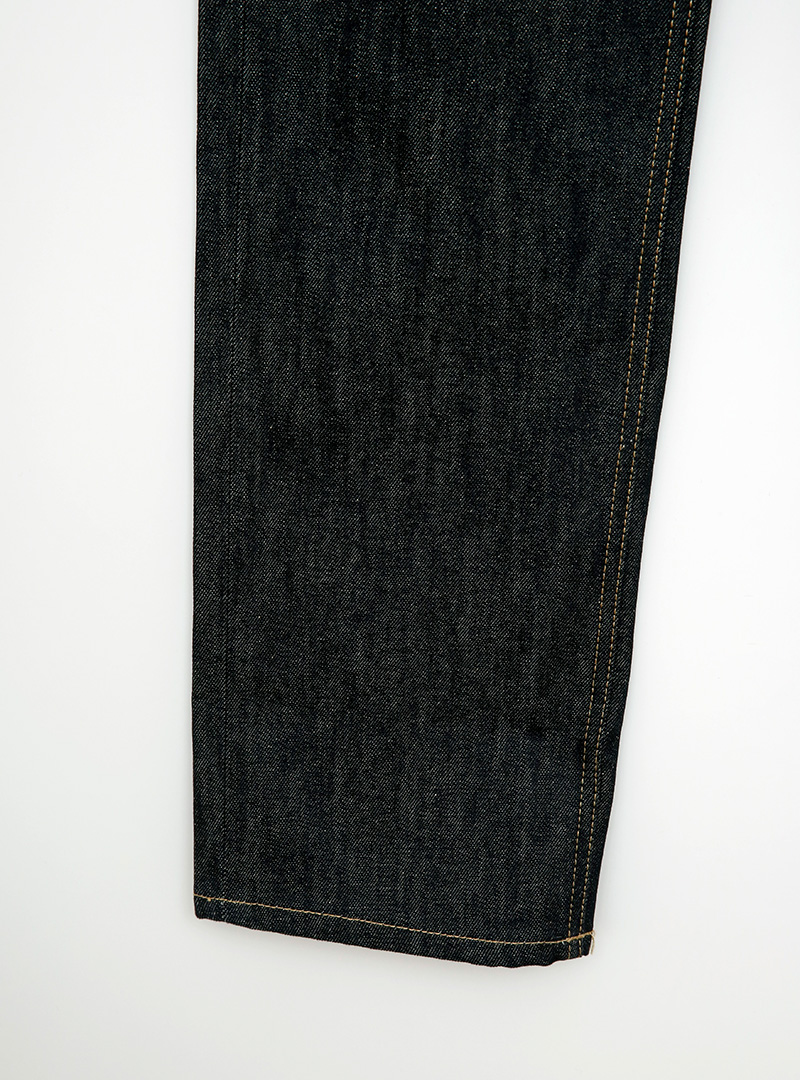 Loose Fit Tapered Cut Long Jeans
