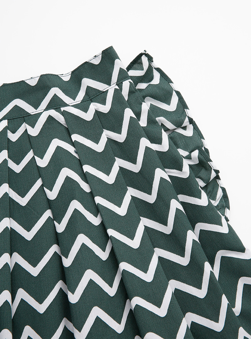 Zigzag Pattern Pleated Mini Skirt