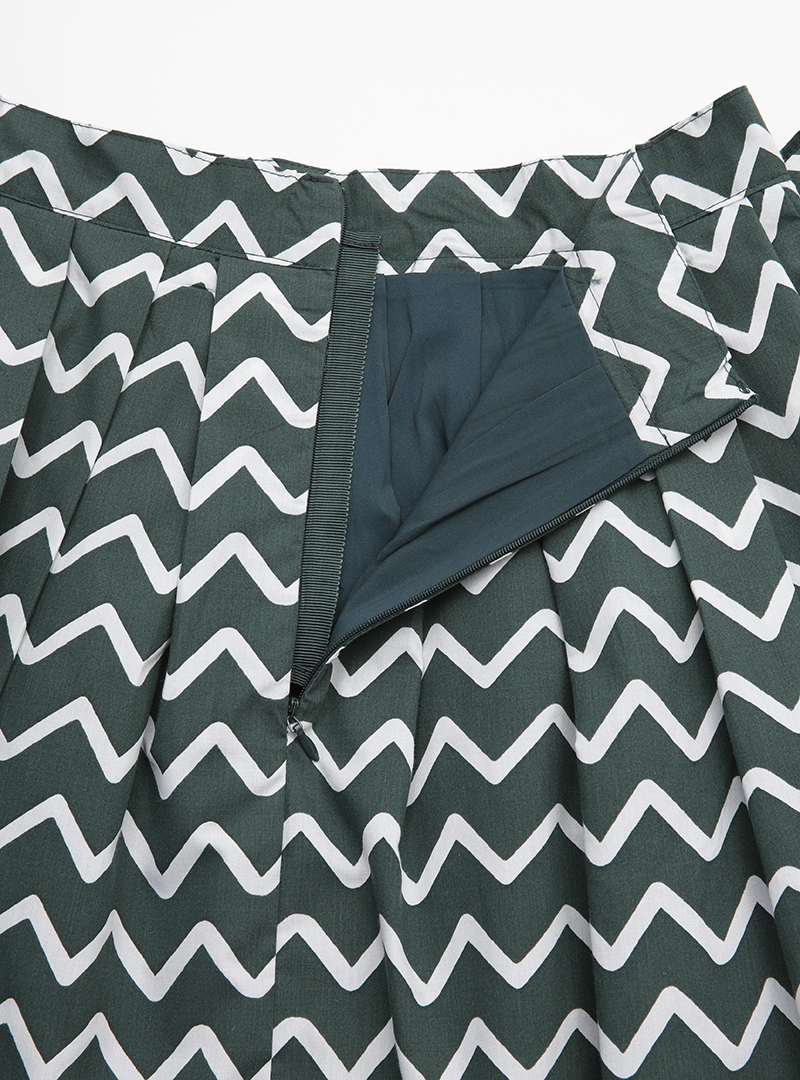 Zigzag Pattern Pleated Mini Skirt