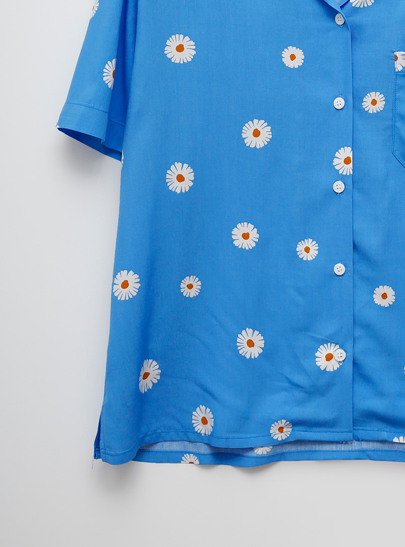 Notch Collar Daisy Floral Shirt
