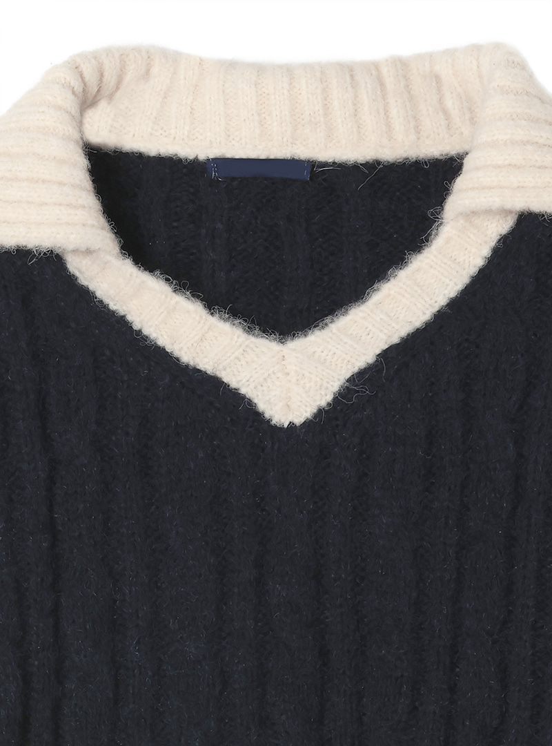 Skipper Collar Two-Tone Knit TopThe delivery starts from Feb.23th along with your purchase order!!