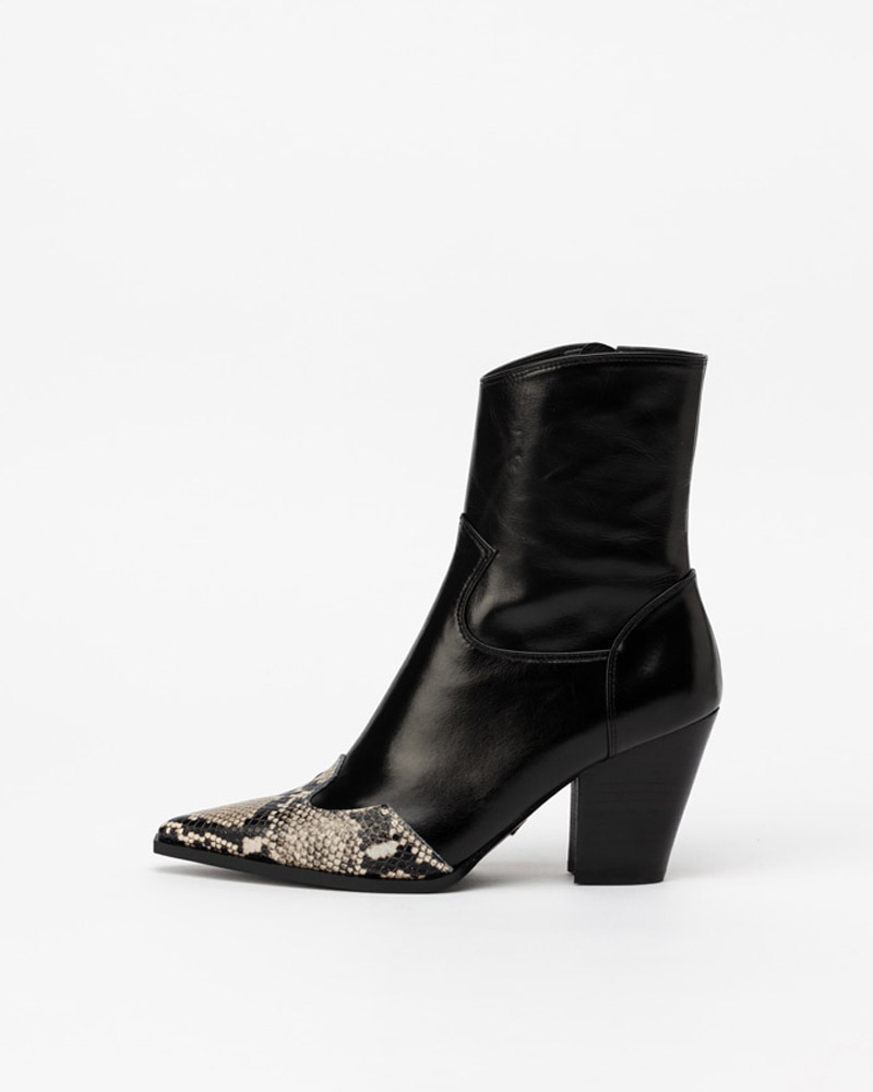 Bosa Cowboy Boots in Black