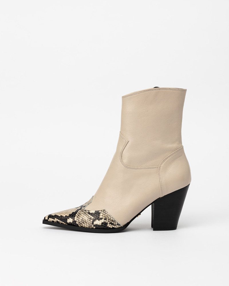Bosa Cowboy Boots in Ivory