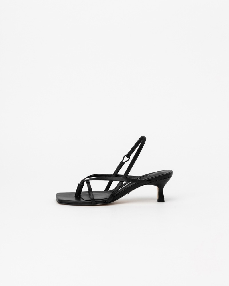 Bueno Thong Sandals in Black