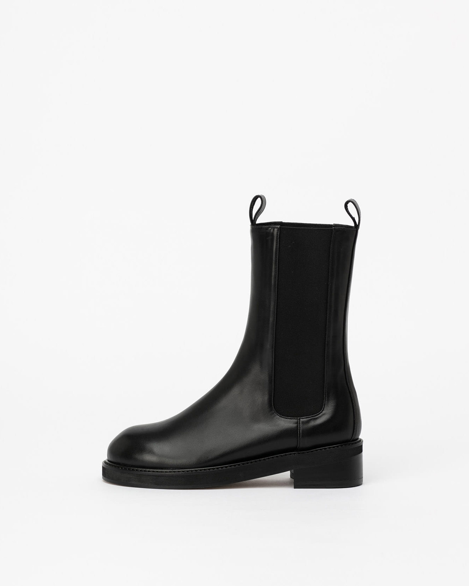 Signific High-rise Chelsea Boots in Black