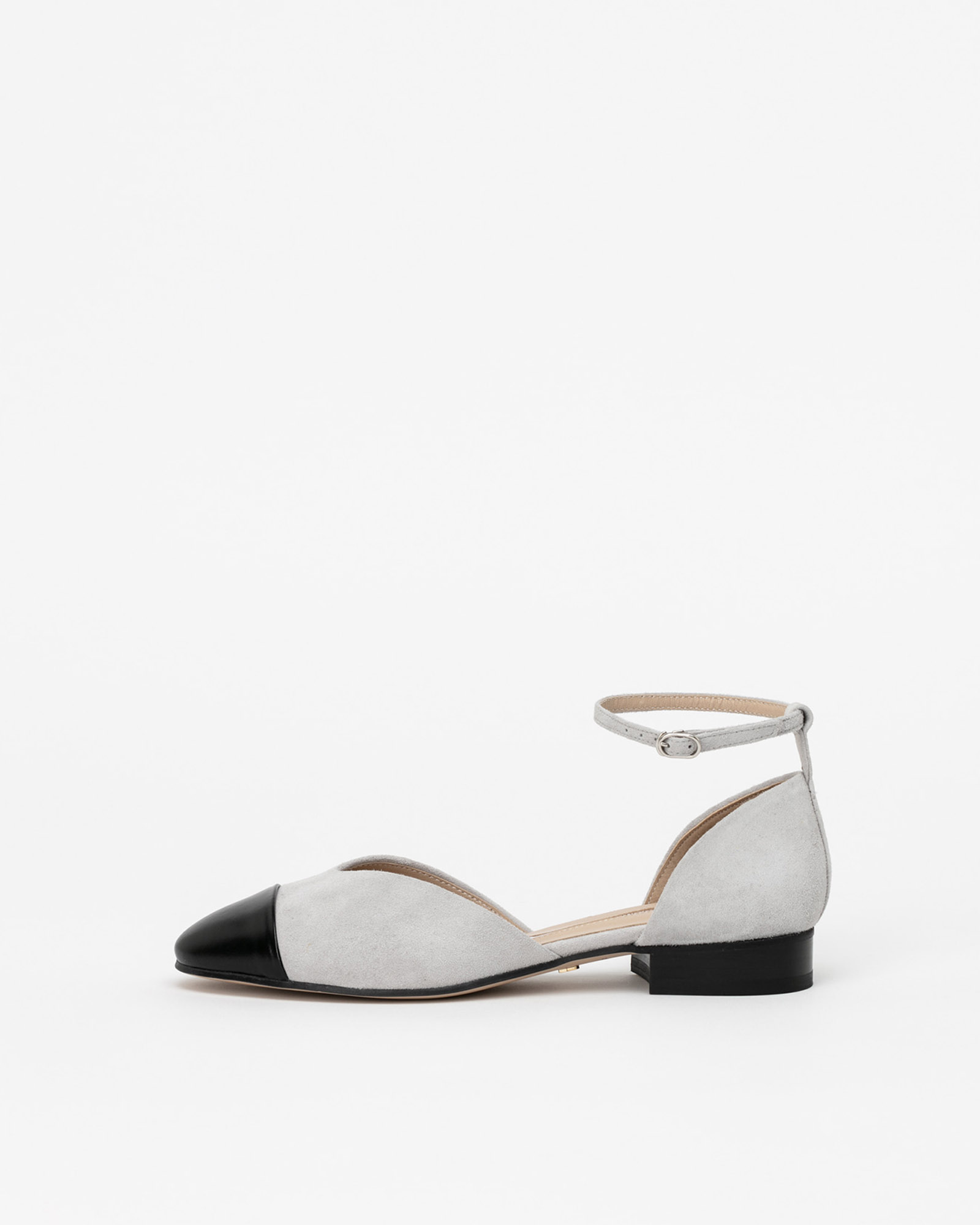 Porem Strap Flat Shoes in Gray and Black