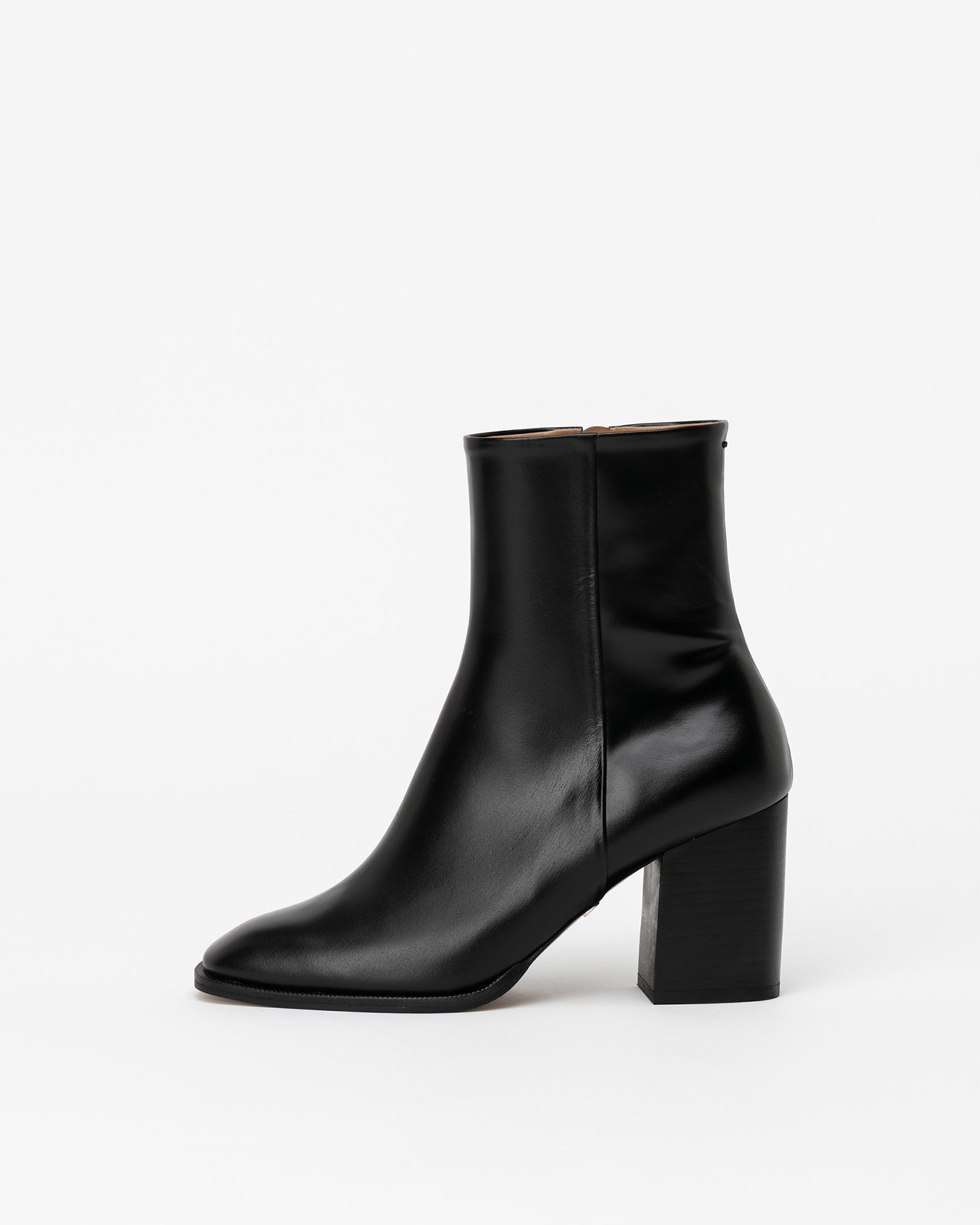 Venista Boots in Black