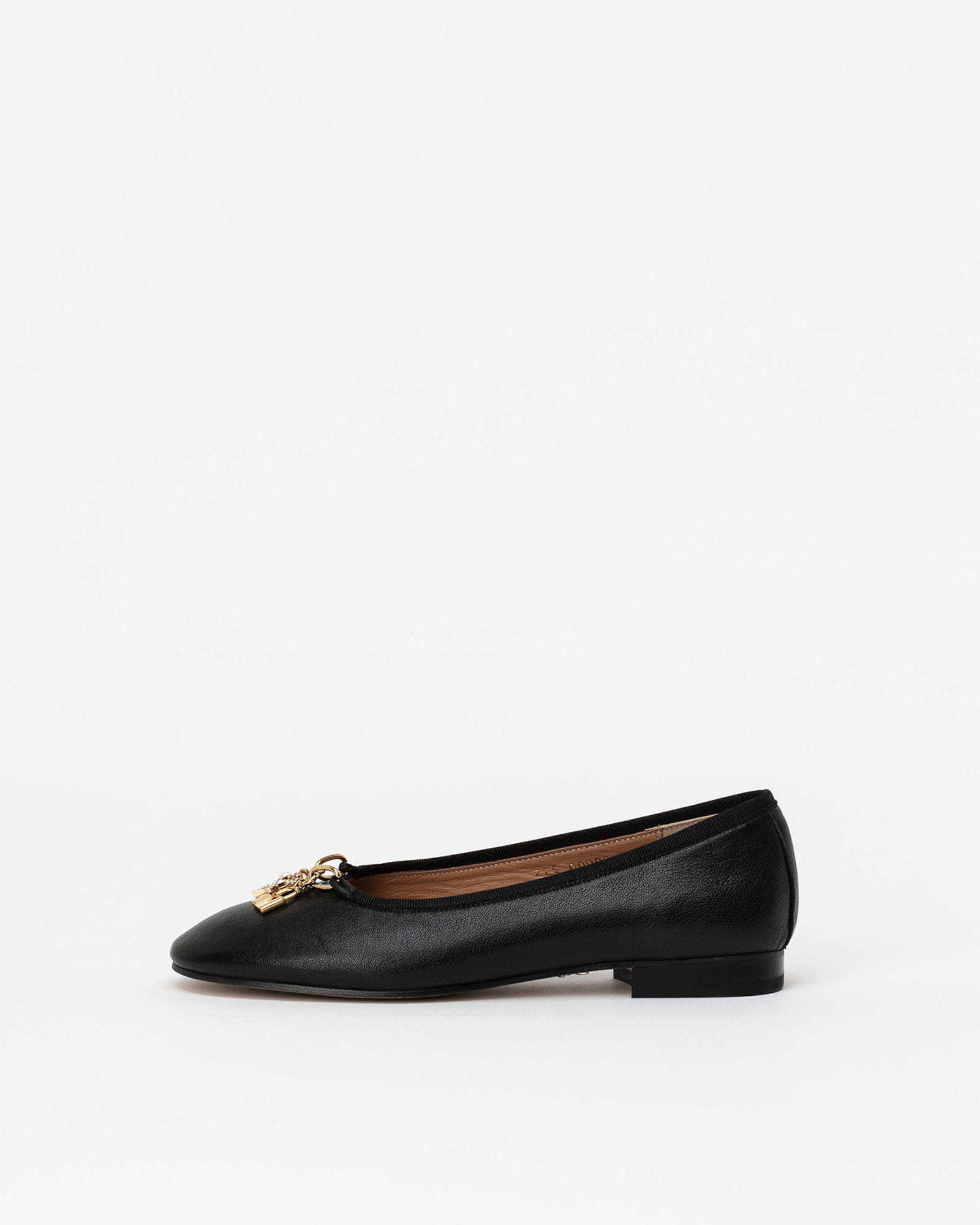 Marisa Flat Shoes in Black