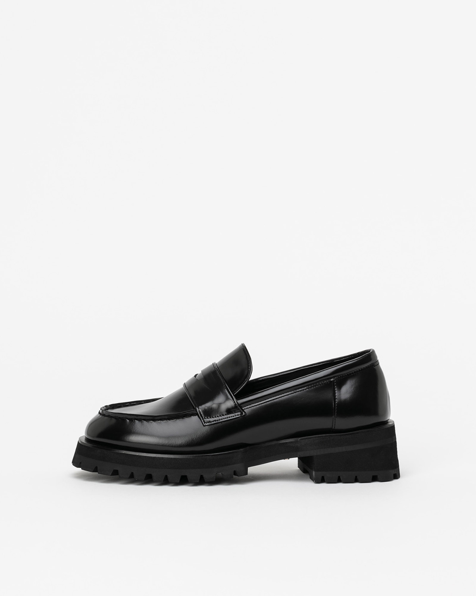 Concrese Lugsole Loafers in Black Box