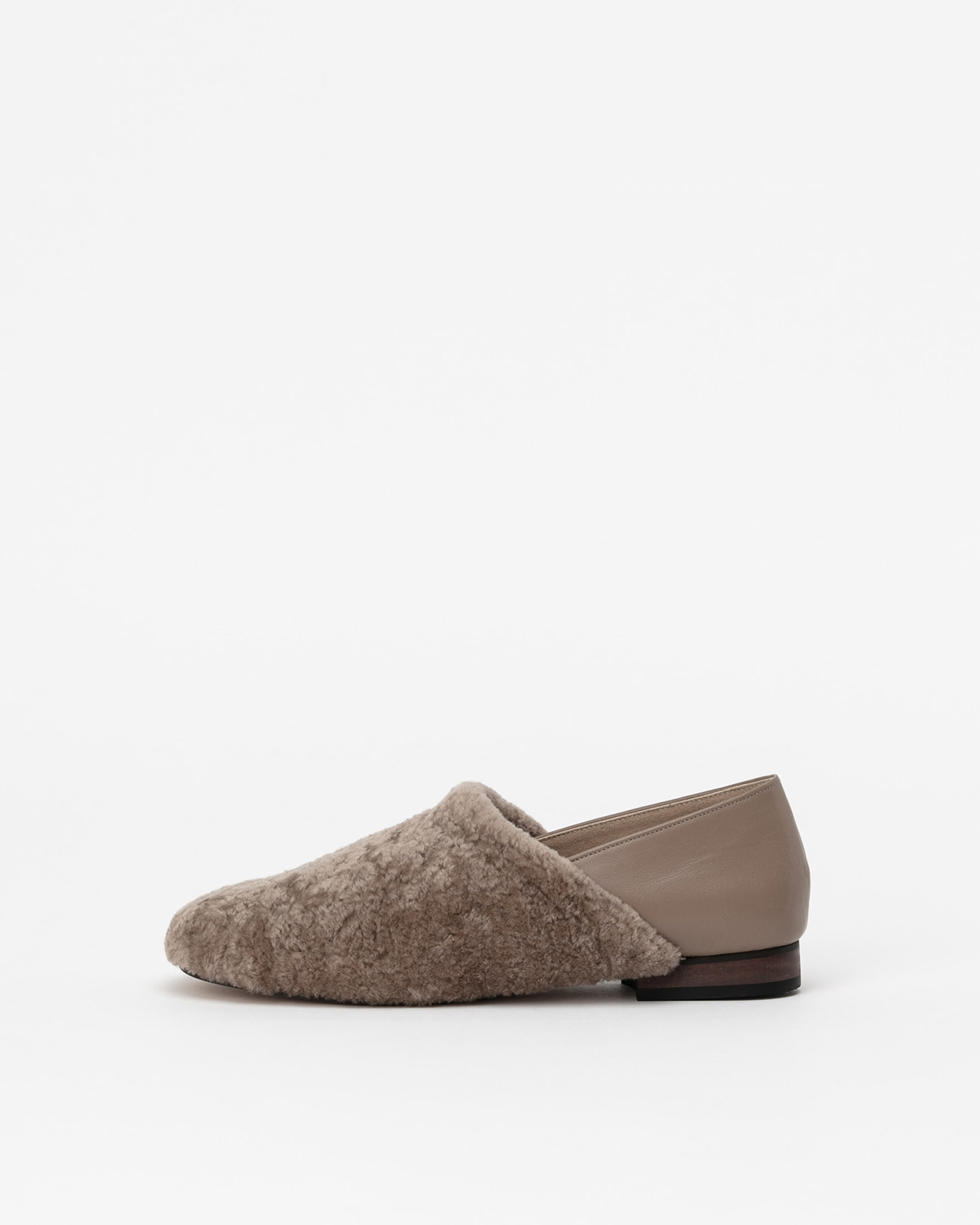 Mina Shearling Fur Flat Shoes in Beige
