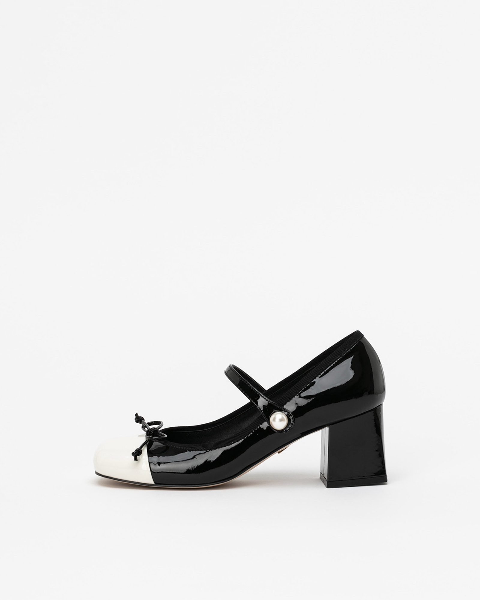 Tune Maryjane Pumps in Black patent with Milky White Patent