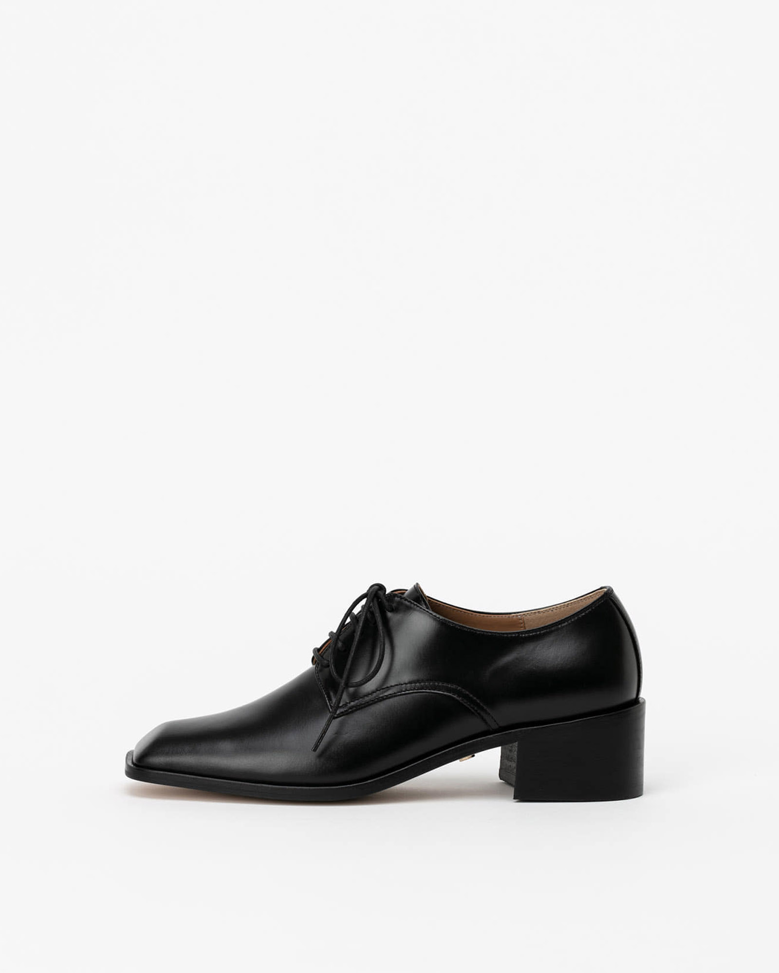 Cordan Lace-up Derby Shoes in Black
