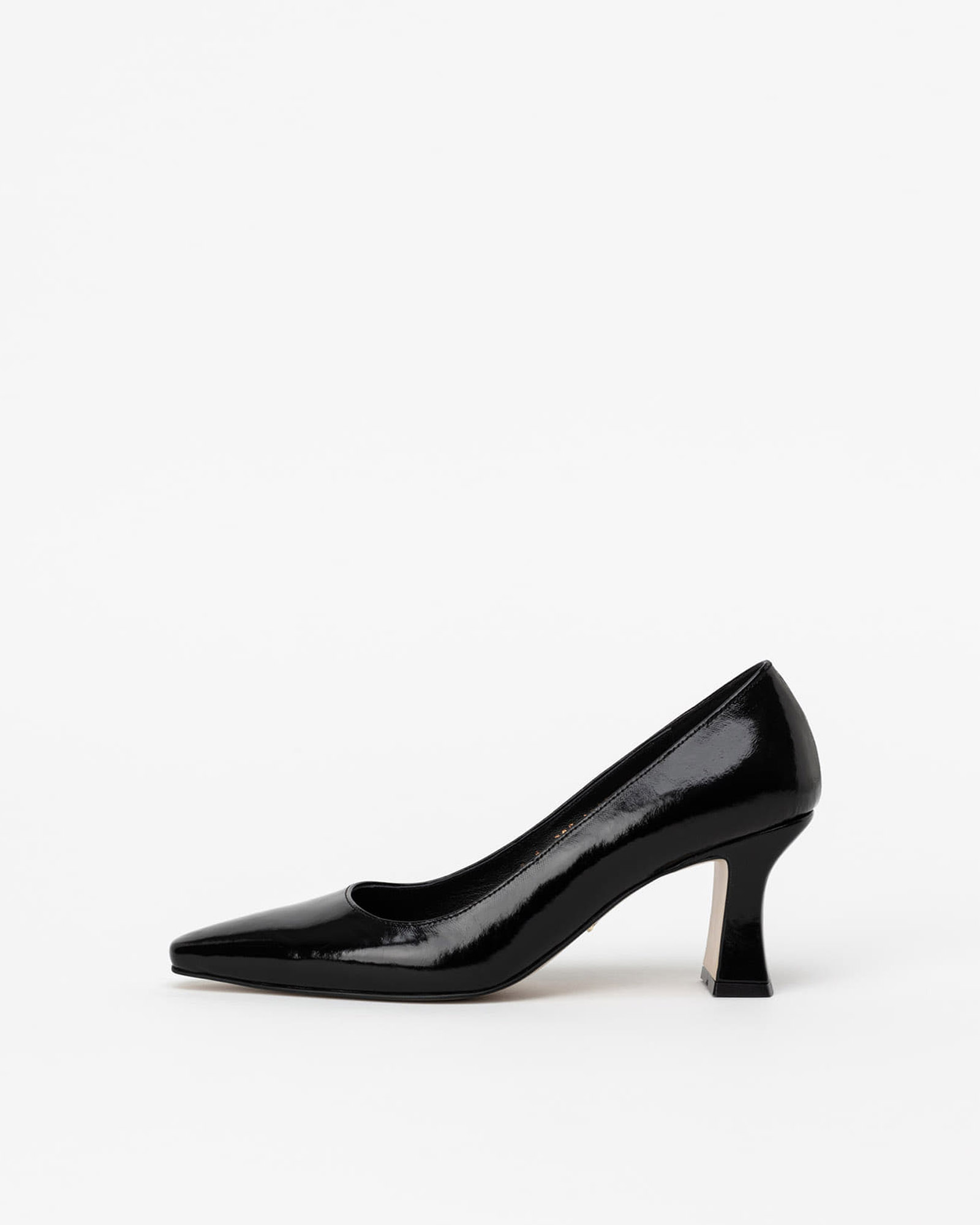 Piano Pumps in Textured Black