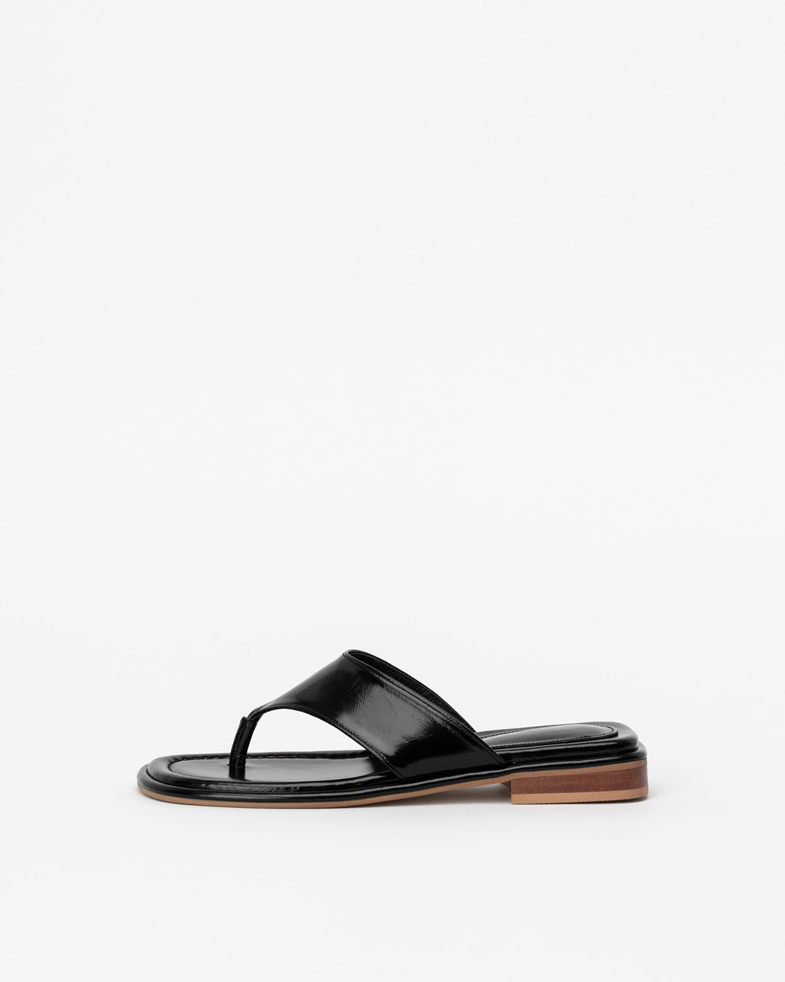 Sona Flat Thong Sandals in Wrinkled Black