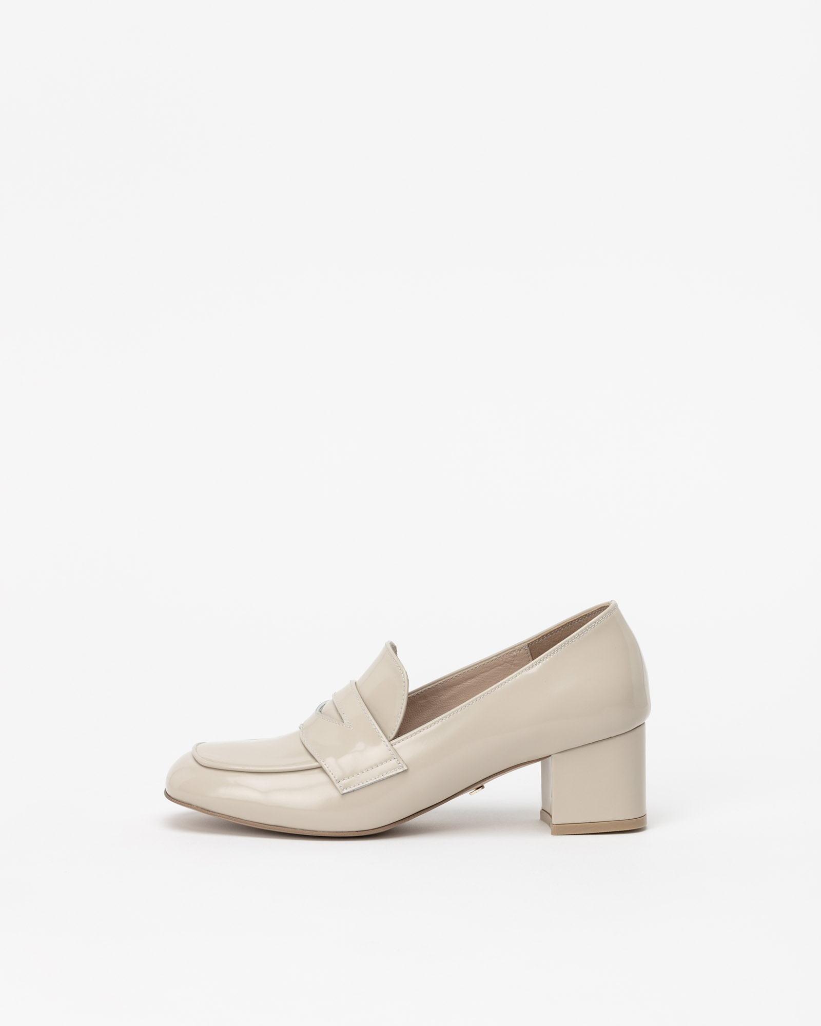 Taffy Loafer Pumps in Cream Ivory Box