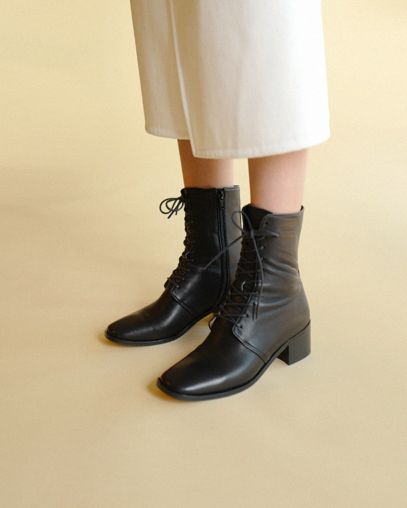 Naro Lace-up Boots