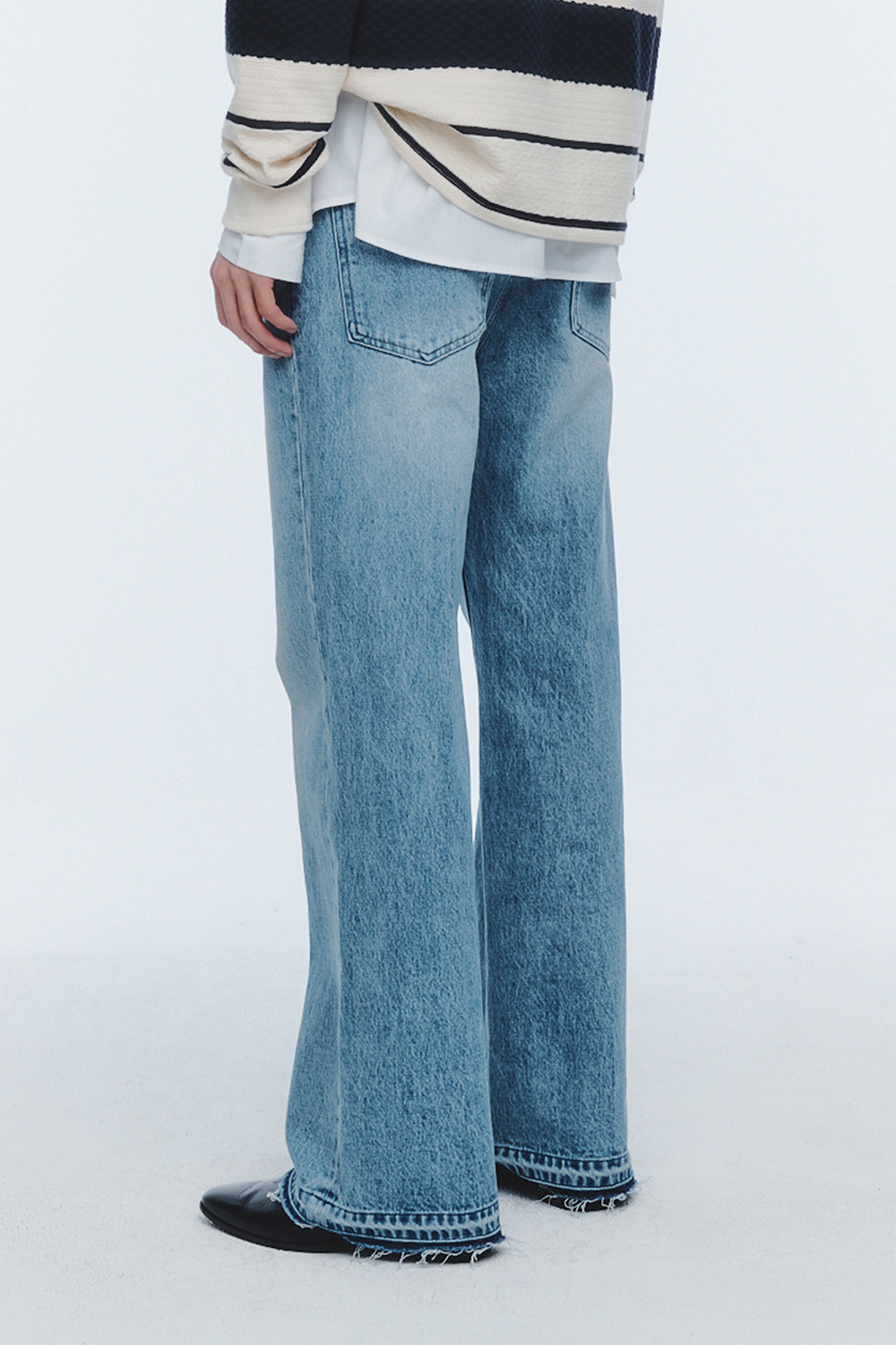 WASHED FLARED JEANS - BLUE