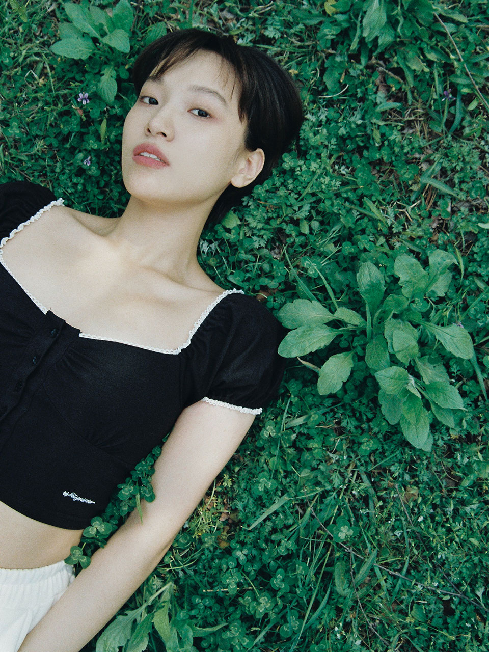 [8월 22일 예약배송] 블랙핑크 제니, 아이즈원 강혜원, 에스파 닝닝, clc 예은 착용 Lace square t-shirt (black)