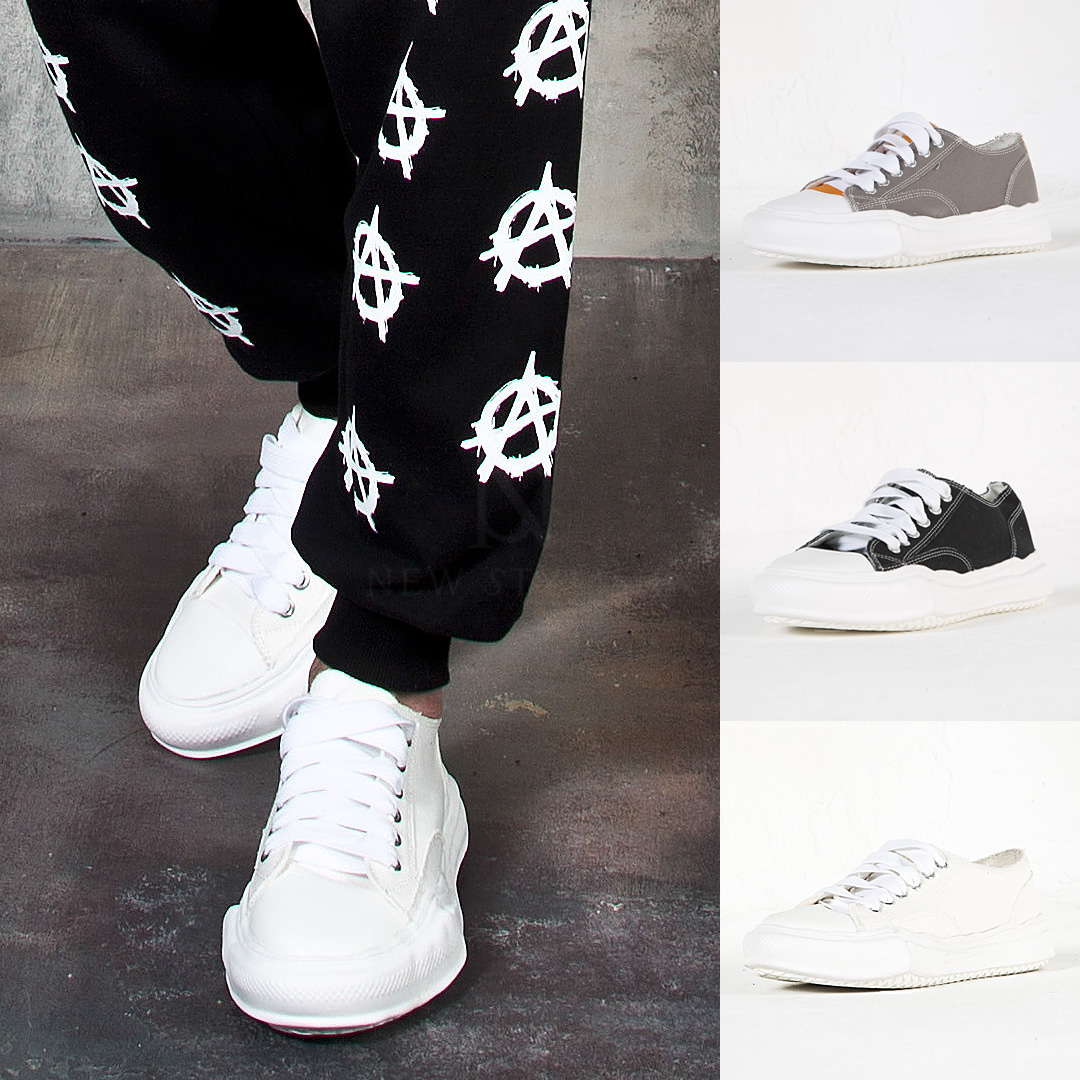 Contrast canvas wide sneakers