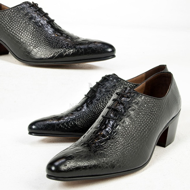 Crocodile patterned black leather high heel shoes