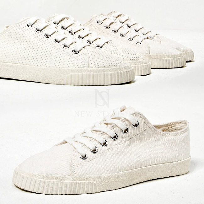 Basic ivory canvas sneakers