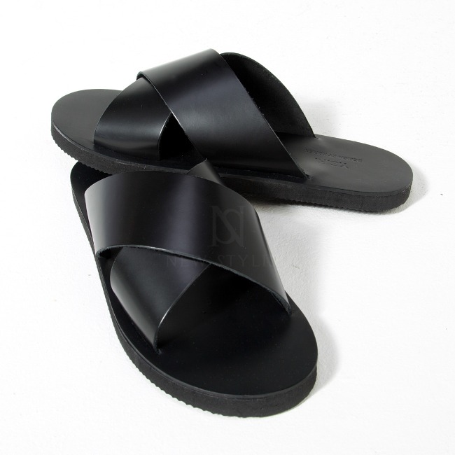 Crossed black leather slipper