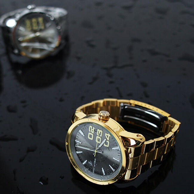 Luxurious Big Sized Frame Sleek Metal Watch