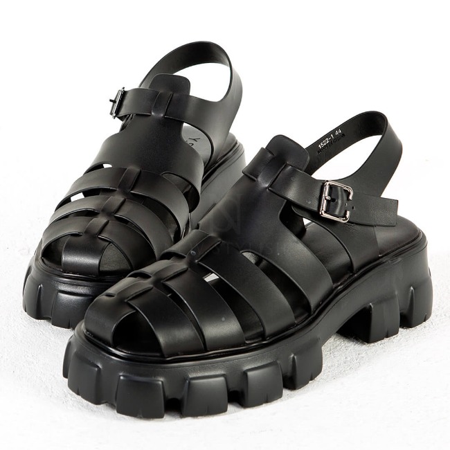 Chunky outsole leather fisherman sandals