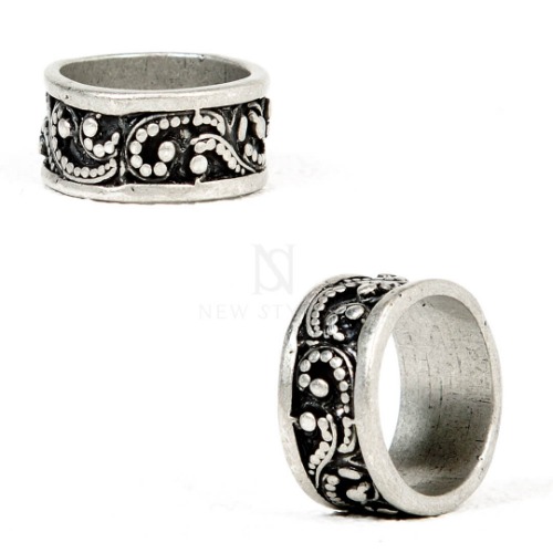 Amoeba pattern engraved ring