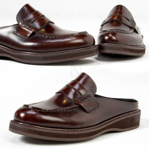 Brown slipper type U-tip shoes