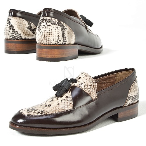 Snake pattern contrast tassel loafer