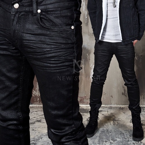Pre-wrinkled coated black skinny jeans